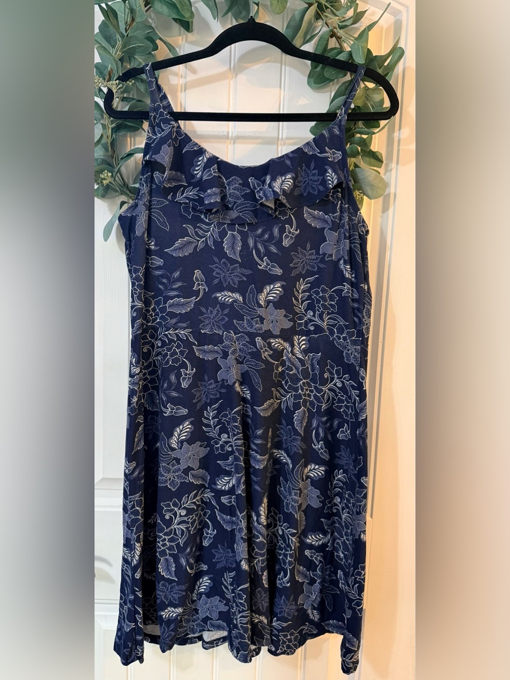 π«4/$25 β’ 2 Dye 4 Navy Floral Ruffle Dress